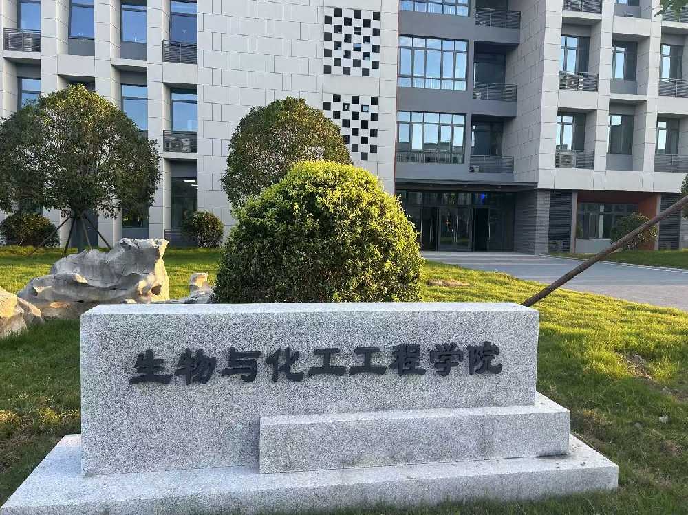 兴隆台区扬州职业大学体育场高杆灯项目